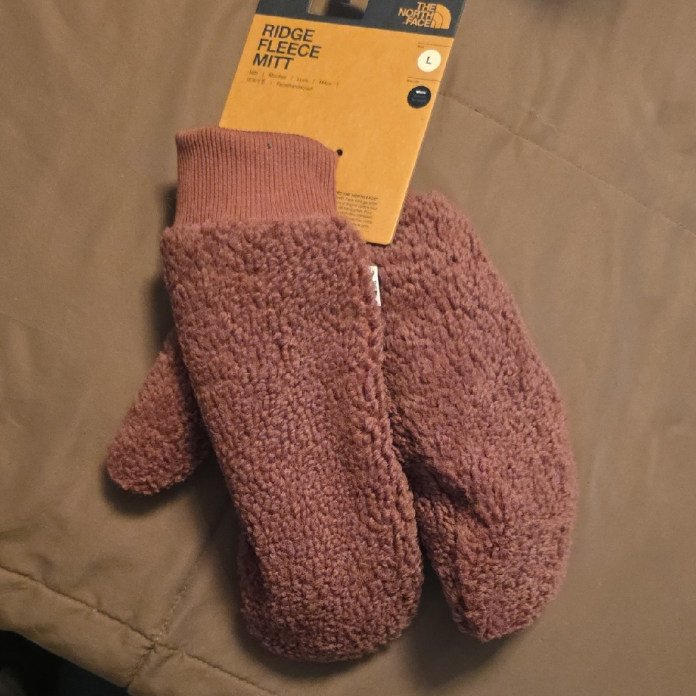 The North Face Ridge Fleece Mittens in Pink